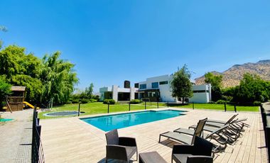 VENTA ESPECTACULAR CASA MEDITERRÁNEA EN LAS BRISAS DE CHICUREO – DISEÑO VANGUARDISTA, LUJO Y FUNCIONALIDAD - 5D + 4B + GRAN SERVICIO + QUINCHO +