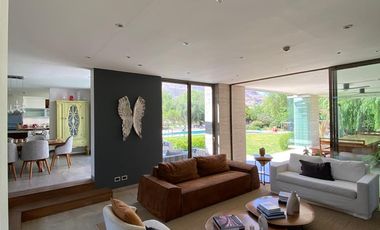 VENTA ESPECTACULAR CASA MEDITERRÁNEA EN LAS BRISAS DE CHICUREO – DISEÑO VANGUARDISTA, LUJO Y FUNCIONALIDAD - 5D + 4B + GRAN SERVICIO + QUINCHO +