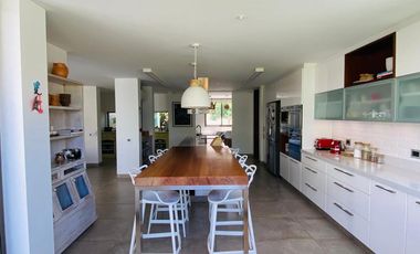 VENTA ESPECTACULAR CASA MEDITERRÁNEA EN LAS BRISAS DE CHICUREO – DISEÑO VANGUARDISTA, LUJO Y FUNCIONALIDAD - 5D + 4B + GRAN SERVICIO + QUINCHO +