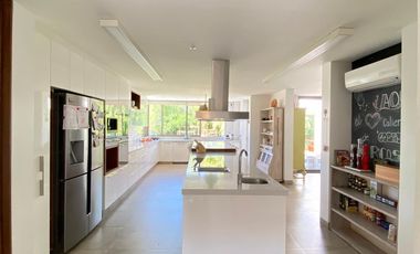 VENTA ESPECTACULAR CASA MEDITERRÁNEA EN LAS BRISAS DE CHICUREO – DISEÑO VANGUARDISTA, LUJO Y FUNCIONALIDAD - 5D + 4B + GRAN SERVICIO + QUINCHO +