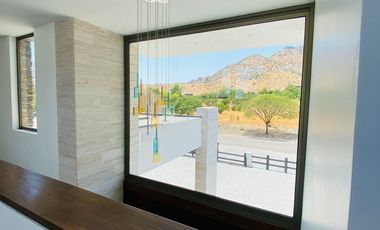 VENTA ESPECTACULAR CASA MEDITERRÁNEA EN LAS BRISAS DE CHICUREO – DISEÑO VANGUARDISTA, LUJO Y FUNCIONALIDAD - 5D + 4B + GRAN SERVICIO + QUINCHO +