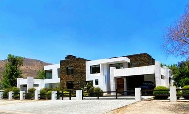 VENTA ESPECTACULAR CASA MEDITERRÁNEA EN LAS BRISAS DE CHICUREO – DISEÑO VANGUARDISTA, LUJO Y FUNCIONALIDAD - 5D + 4B + GRAN SERVICIO + QUINCHO +