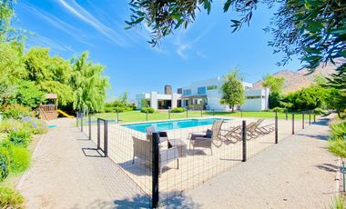 VENTA ESPECTACULAR CASA MEDITERRÁNEA EN LAS BRISAS DE CHICUREO – DISEÑO VANGUARDISTA, LUJO Y FUNCIONALIDAD - 5D + 4B + GRAN SERVICIO + QUINCHO +