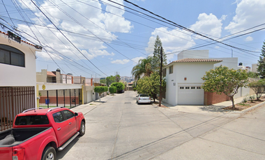 Vive la experiencia de comprar inteligente!! Venta de casa con local comercial en Remate Bancario, Loma Verde,San Luis Potosí.