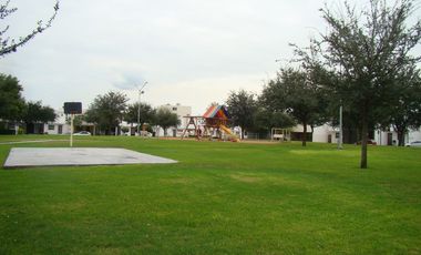 Casa en renta en Privada La Castaña Apodaca NL a unas cuadras de la Av Miguel Alemán
