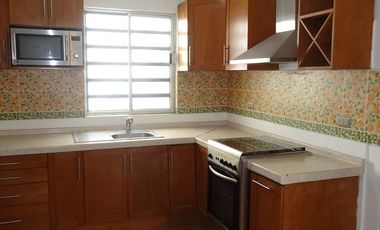 Casa en renta en Privada La Castaña Apodaca NL a unas cuadras de la Av Miguel Alemán