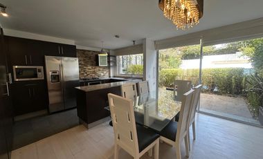 Casa de venta, Cumbayá, cerca al parque central, precio de oportunidad