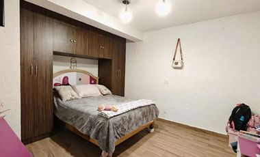 Amplia casa iluminada de una sola planta en Nezahualcóyotl