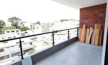 VENTA DE DÚPLEX DE 3 DORMITORIOS CON COCHERA Y DEPÓSITO – URB. CHAMA, SURCO