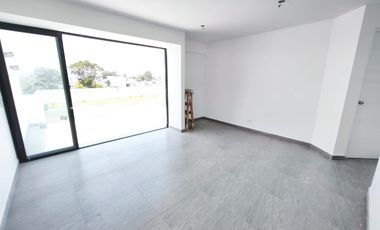VENTA DE DÚPLEX DE 3 DORMITORIOS CON COCHERA Y DEPÓSITO – URB. CHAMA, SURCO