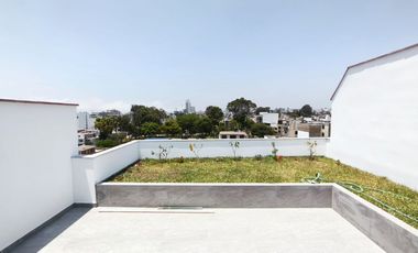 VENTA DE DÚPLEX DE 3 DORMITORIOS CON COCHERA Y DEPÓSITO – URB. CHAMA, SURCO