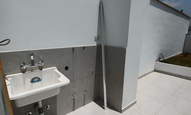 VENTA DE DÚPLEX DE 3 DORMITORIOS CON COCHERA Y DEPÓSITO – URB. CHAMA, SURCO