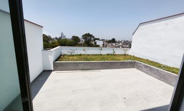 VENTA DE DÚPLEX DE 3 DORMITORIOS CON COCHERA Y DEPÓSITO – URB. CHAMA, SURCO