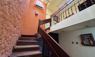 Casa en Renta con Uso de Suelo Comercial, Lomas del Country