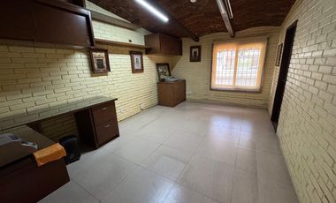 Casa en Renta con Uso de Suelo Comercial, Lomas del Country