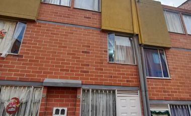 Casa económica en Terragrande 4 Etapa 3 – 4 pisos para remodelar a tu gusto