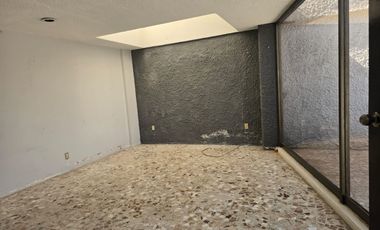 EDIFICIO EN RENTA, CENTRO DE TOLUCA, A UN LADO DEL TEATRO MORELOS