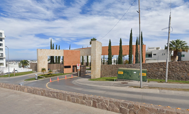 La experiencia de comprar por debajo del valor real!! Venta de hermosa casa en remate bancario, Fracc. Sierrazul, Av. Parque Chapultepec, San Luis P.