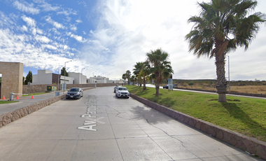 La experiencia de comprar por debajo del valor real!! Venta de hermosa casa en remate bancario, Fracc. Sierrazul, Av. Parque Chapultepec, San Luis P.