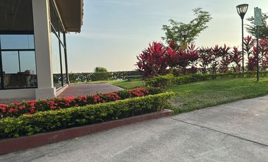 Venta: Exclusivo Departamento en Conjunto, Vista Panorámica - Vía a La Costa