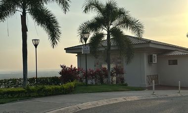 Venta: Exclusivo Departamento en Conjunto, Vista Panorámica - Vía a La Costa