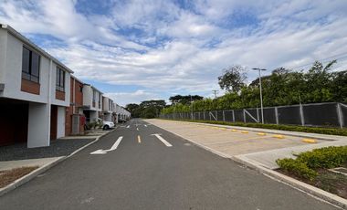 VENTA DE HERMOSA CASA EN CONDOMINI0 ENTREVIENTOS-JAMUNDI