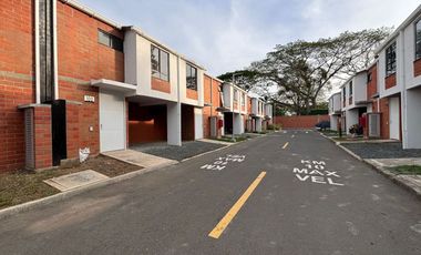 VENTA DE HERMOSA CASA EN CONDOMINI0 ENTREVIENTOS-JAMUNDI