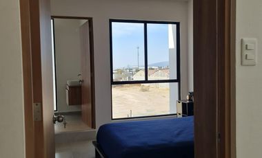 HERMOSA CASA EN PRIVADA AMPLIA DE 3 HABITACIONES TODAS CON BAÑO COMPLETO