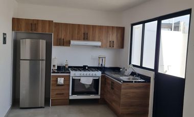 HERMOSA CASA EN PRIVADA AMPLIA DE 3 HABITACIONES TODAS CON BAÑO COMPLETO