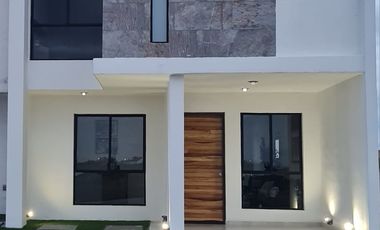 HERMOSA CASA EN PRIVADA AMPLIA DE 3 HABITACIONES TODAS CON BAÑO COMPLETO