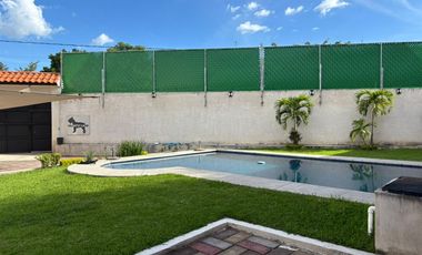 Casa En El Corazón De Cuautla, Con Jardín Y Alberca Privada