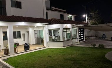 Casa En El Corazón De Cuautla, Con Jardín Y Alberca Privada