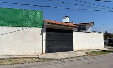 Casa En El Corazón De Cuautla, Con Jardín Y Alberca Privada