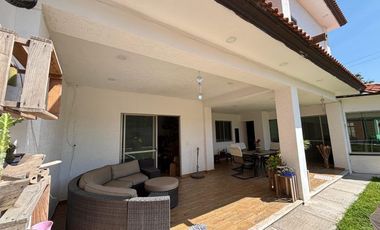 Casa En El Corazón De Cuautla, Con Jardín Y Alberca Privada