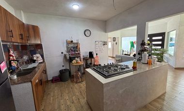 Casa En El Corazón De Cuautla, Con Jardín Y Alberca Privada