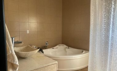 Casa En El Corazón De Cuautla, Con Jardín Y Alberca Privada