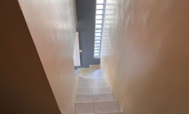 Casa en renta en Valle Azul Apodaca semi amueblada a 3 Min de Miguel Alemán