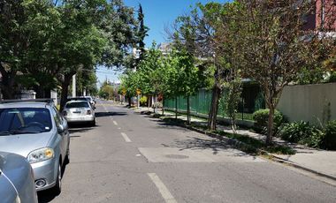 Lindo departamento 2 dormitorios 1 baño, con estacionamiento, en edificio de baja dencidad