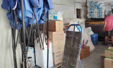 Local comercial de dos niveles con una superficie total de 280 m² útiles, ubicada en un entorno residencial y comercial. Dispone en una distribución dos niveles  para un mayor provecho.
Se encuentra a 5 minutos del  Metro Einstein, paraderos, Colegios, Supermercados, restaurant, Cafés, y  múltiples servicios, comercio y equipamiento en general, en un sector consolidado de la comuna de Recoleta. 

La propiedad consta de:

Primer nivel
 Local comercial.
 2 baños con 
 3 camaras de frio con 1 y 2 motores
 1 cocina
 1 oficina
 2 bodega
  
Segundo Nivel:
Sala amplia 
1 oficina
 1 baño
 2 bodega

 Te brindamos asesoría personalizada durante todo el proceso. Excelente oportunidad para inversionistas ACEPTAMOS CUALQUIER MEDIO DE PAGO.
Contáctanos para mayor información y agendamos visita.
¡NO DEJES PASAR ESTA GRAN OPORTUNIDAD!