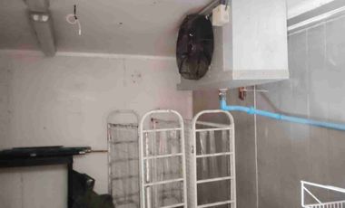 Local comercial de dos niveles con una superficie total de 280 m² útiles, ubicada en un entorno residencial y comercial. Dispone en una distribución dos niveles  para un mayor provecho.
Se encuentra a 5 minutos del  Metro Einstein, paraderos, Colegios, Supermercados, restaurant, Cafés, y  múltiples servicios, comercio y equipamiento en general, en un sector consolidado de la comuna de Recoleta. 

La propiedad consta de:

Primer nivel
 Local comercial.
 2 baños con 
 3 camaras de frio con 1 y 2 motores
 1 cocina
 1 oficina
 2 bodega
  
Segundo Nivel:
Sala amplia 
1 oficina
 1 baño
 2 bodega

 Te brindamos asesoría personalizada durante todo el proceso. Excelente oportunidad para inversionistas ACEPTAMOS CUALQUIER MEDIO DE PAGO.
Contáctanos para mayor información y agendamos visita.
¡NO DEJES PASAR ESTA GRAN OPORTUNIDAD!