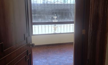 Departamento lujo planta baja – Zona estratégica Kennedy/Bakker/Real Audiencia/Parque Bicentenario, ExAeropuerto. Metro