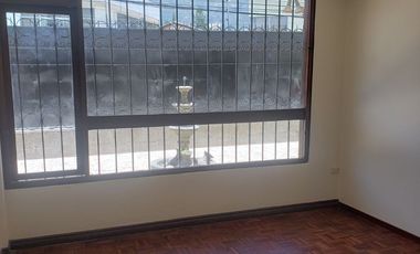 Departamento lujo planta baja – Zona estratégica Kennedy/Bakker/Real Audiencia/Parque Bicentenario, ExAeropuerto. Metro