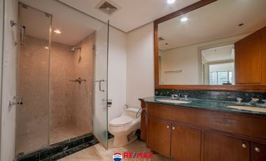 Spacious 3BR w/ Balcony & Panoramic Views – Hidalgo Place, Rockwell Makati