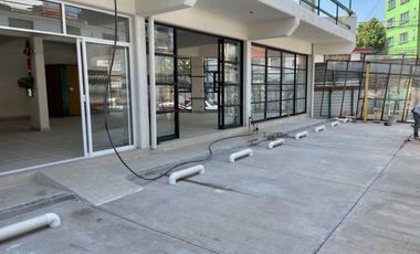 MAGNIFICO LOCAL COMERCIAL EN MINI PLAZA CON 4 CAJONES DE ESTACIONAMIENTO AL FRENTE 130 M2 NUEVO