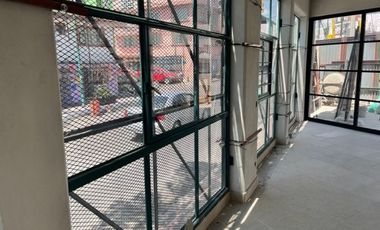 MAGNIFICO LOCAL COMERCIAL EN MINI PLAZA CON 4 CAJONES DE ESTACIONAMIENTO AL FRENTE 130 M2 NUEVO