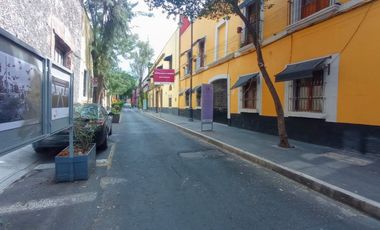 Departamento con Balcon Frances en Centro Historico a un costado de Claustro de Sor Juana.