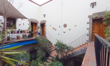 Departamento con Balcon Frances en Centro Historico a un costado de Claustro de Sor Juana.