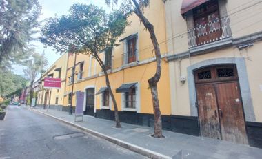 Departamento con Balcon Frances en Centro Historico a un costado de Claustro de Sor Juana.