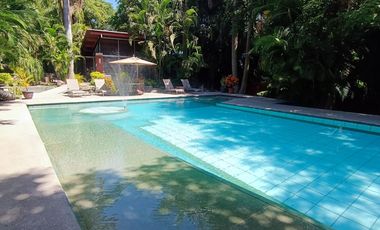 Hotel -casa en venta en  fraccionamiento club de golf Santa Fe, Morelos- 7 recamaras, 13 baños completos