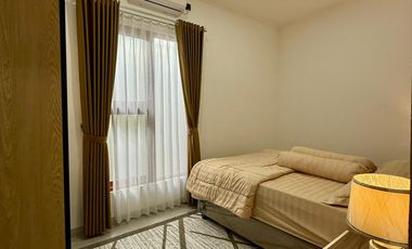 RUMAH FULL FURNISH DI CLUSTER EKSKLUSIF DALAM RINGROAD DEKAT JALAN RAYA GEDONG KUNING.